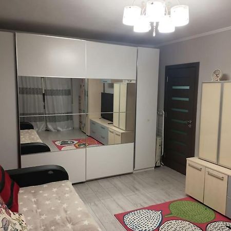Private Room Near 3 Min Metrou Crangasi, 40 M2 Bucharest Exterior photo